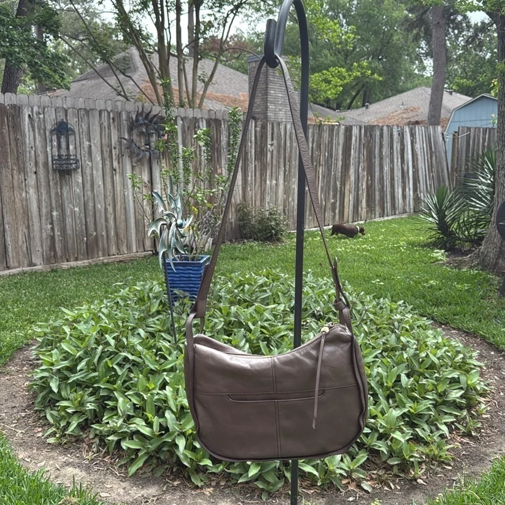 ▶️ HOBO INTERNATIONAL ◀️ Taupe Leather Adjustable Strap Crossbody / Shoulder Bag